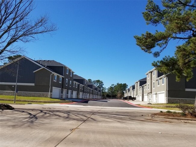 Building Photo - 10535 Mills Rd Unit 3C Rental
