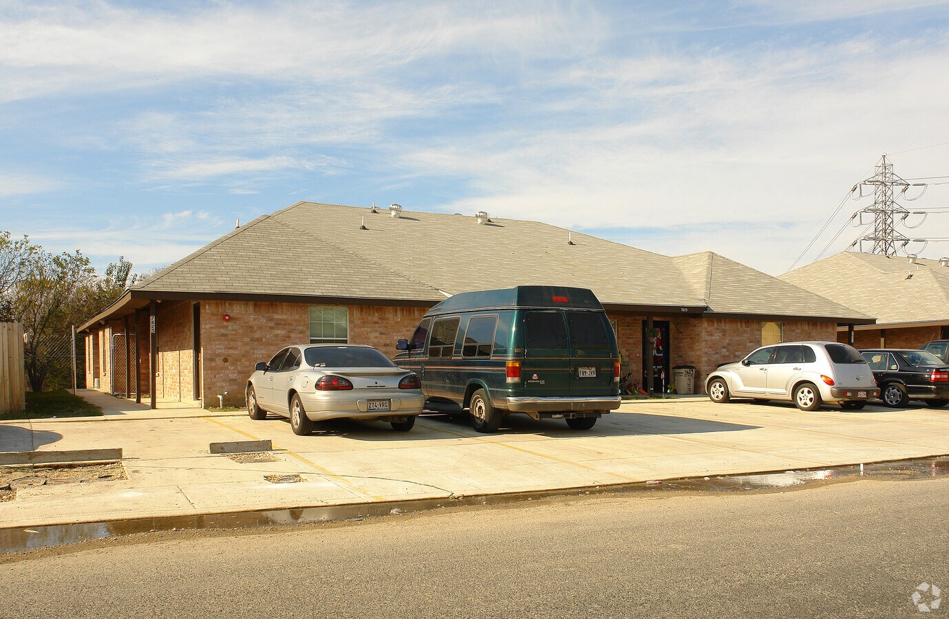 Photo - 7627 Windsor Oaks Apartamentos