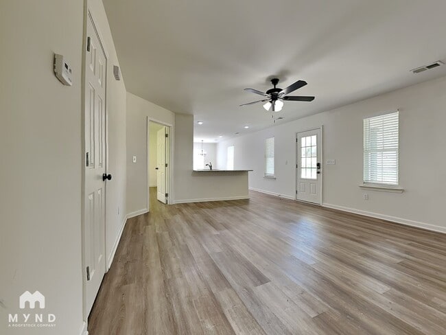 Photo - 424 Valerie Cir