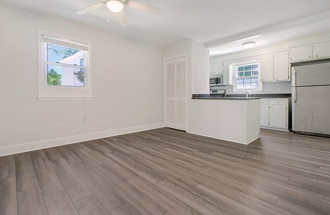 Photo - 133 Line St Unidad c