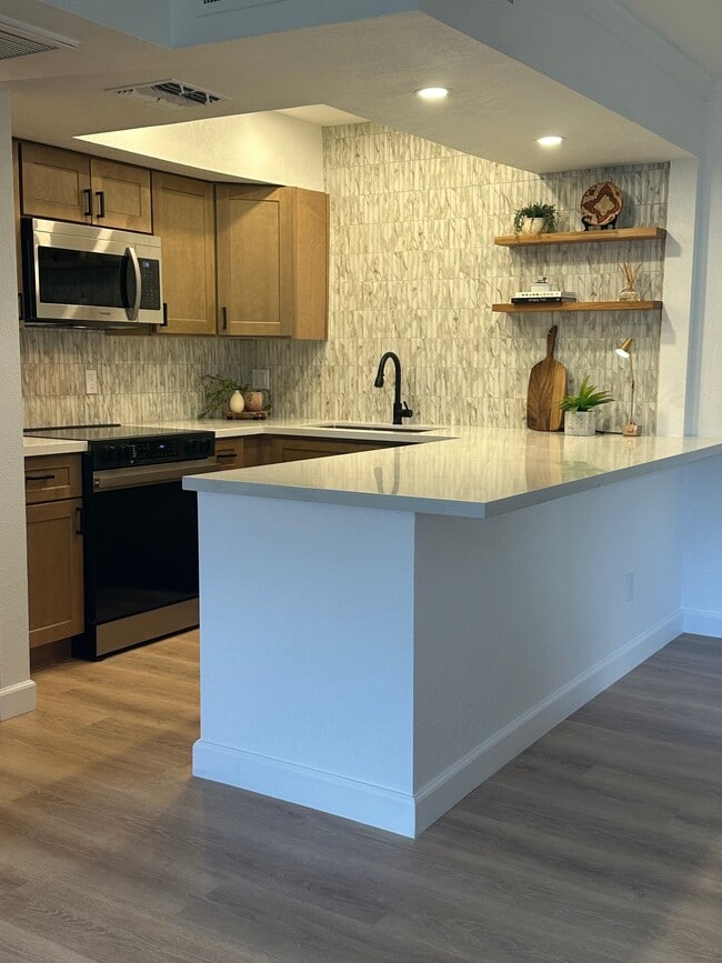 Building Photo - 8649 E Royal Palm Rd Unit 204