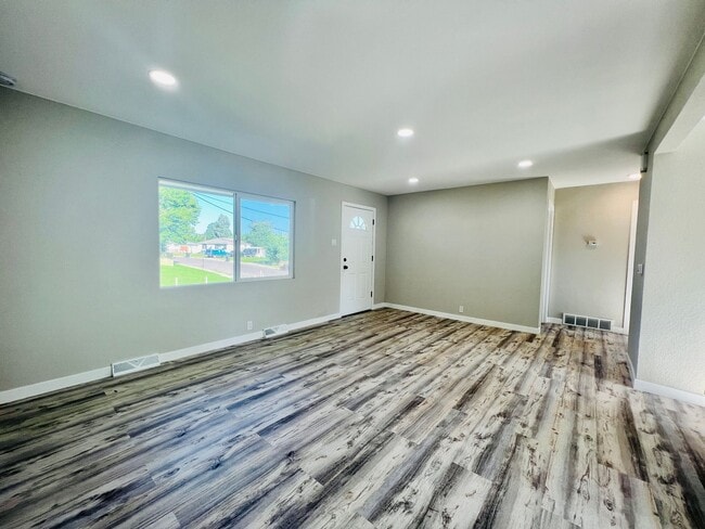 702 S Wolcott Ct