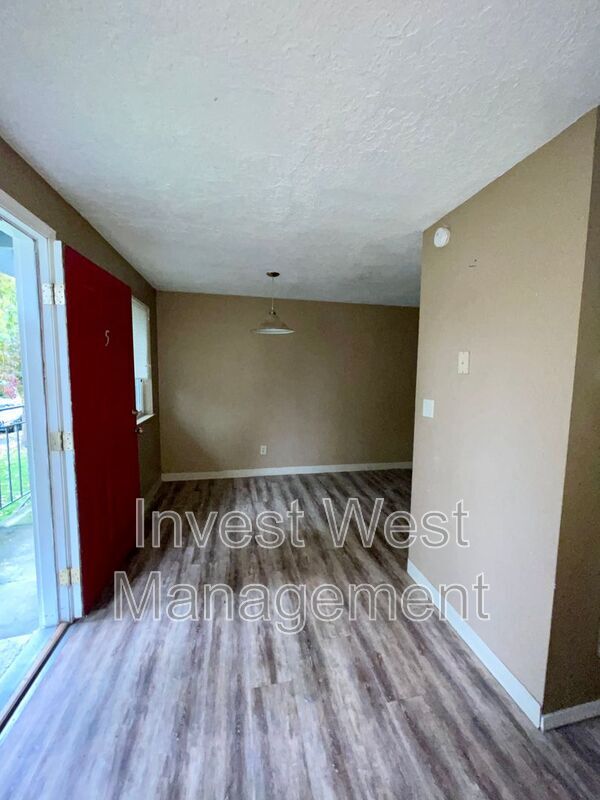 Photo - 1950 Dorothy Ave Unidad 12