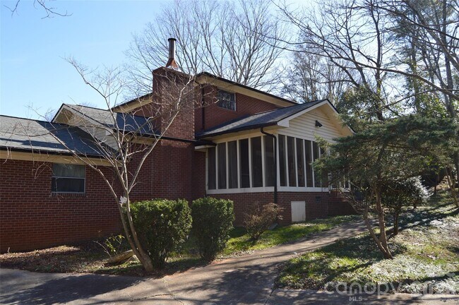 Photo - 516 S Green St