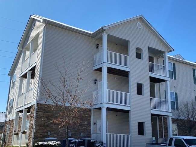 Building Photo - Condo / Burlington