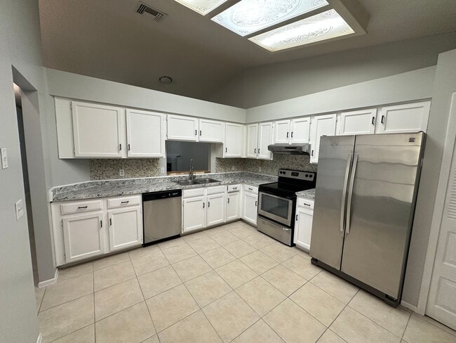 Photo - Beautiful open 2/2 Near UCF