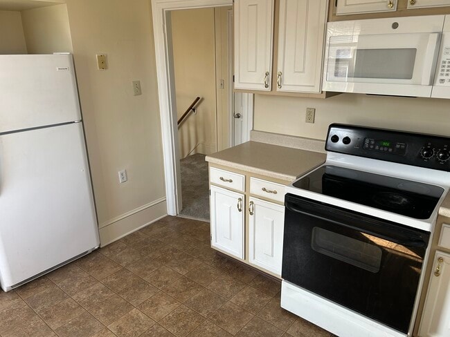 Photo - 329 Walnut St Unit 2nd Fl