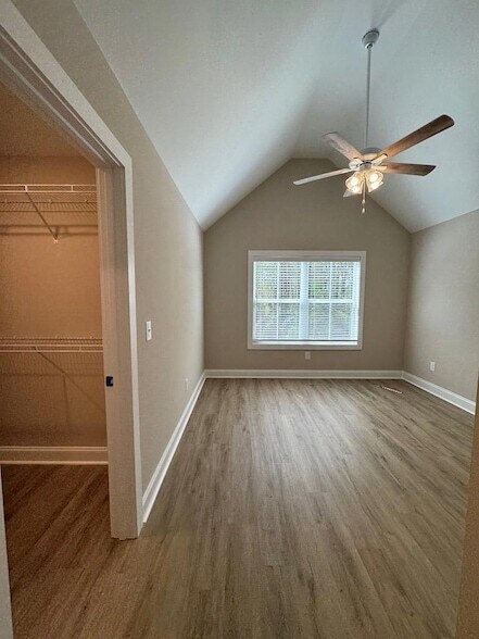 Photo - 305 Georgia St