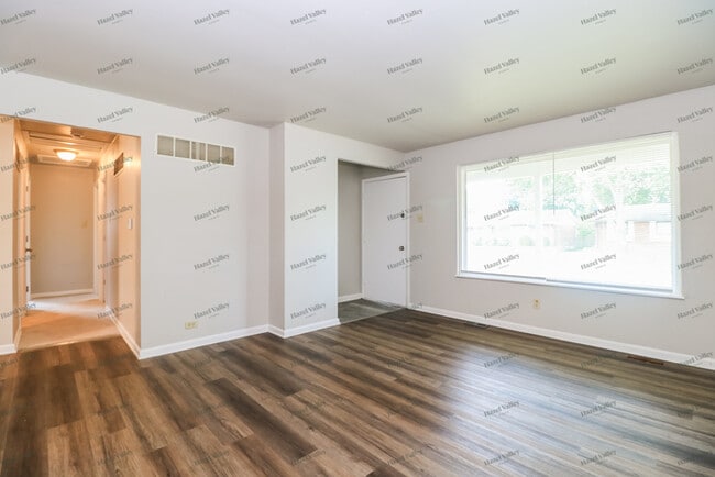 Photo - 385 Patterson Ln