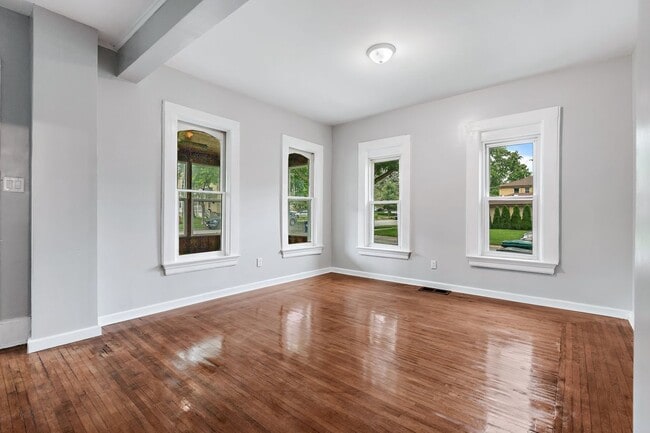 Photo - 319 Wabash St
