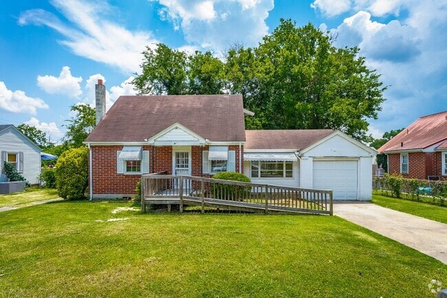 Building Photo - 3 Bedroom House in East Ridge!