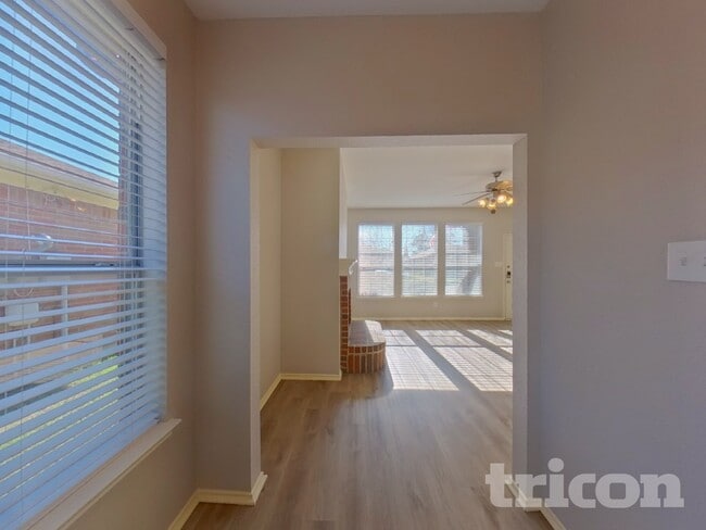 Photo - 925 Buffalo Springs Dr