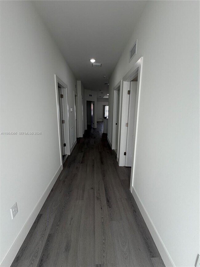 Photo - 721 Ivan Ave S