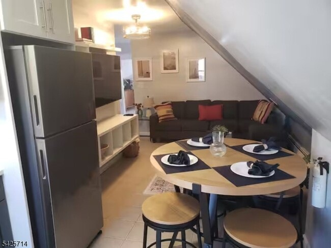 Building Photo - 187 Milford Ave Unit 3