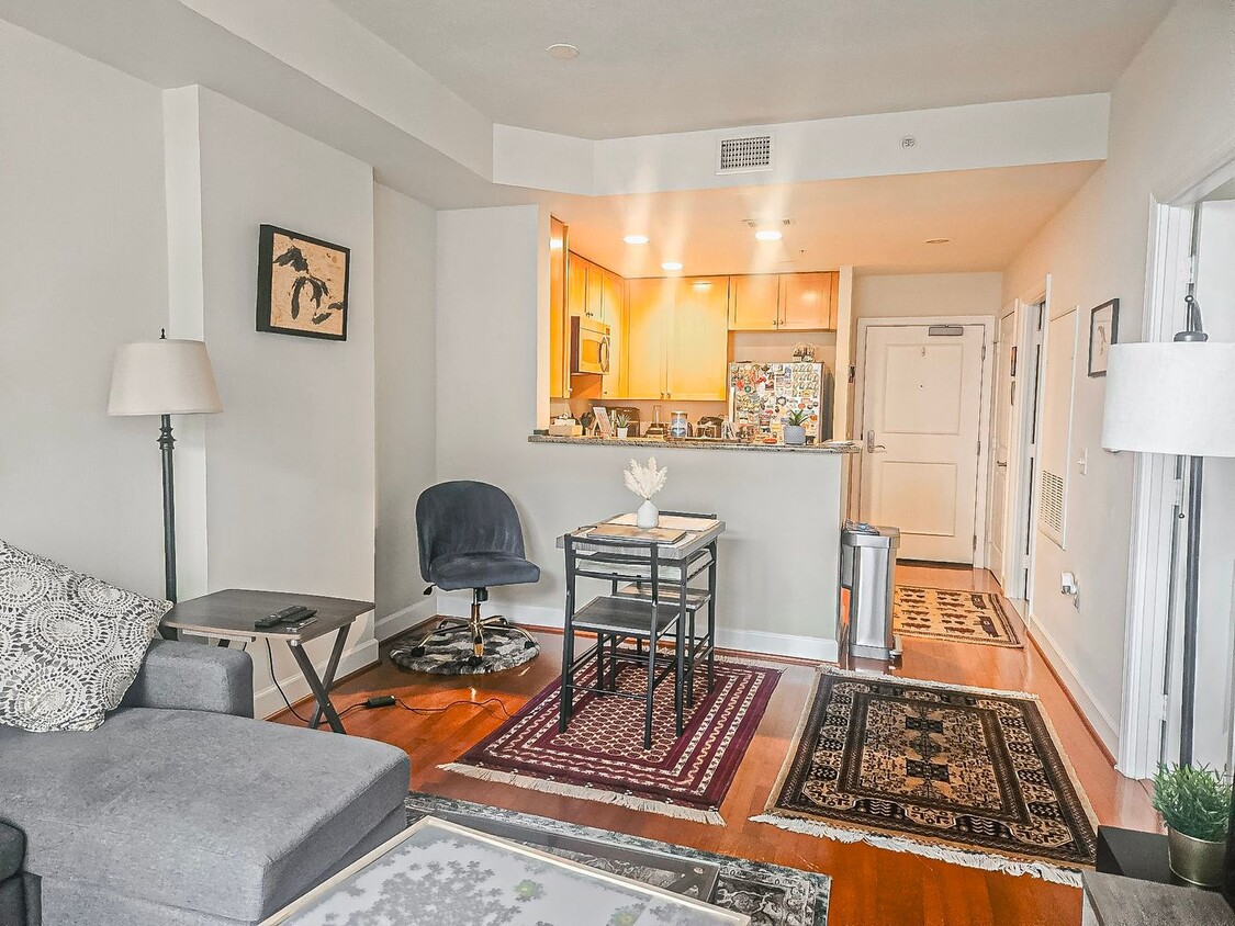 Modern and Sun-filled 1 Bed 1 Bath Condo I... - Modern and Sun-filled 1 Bed 1 Bath Condo I...