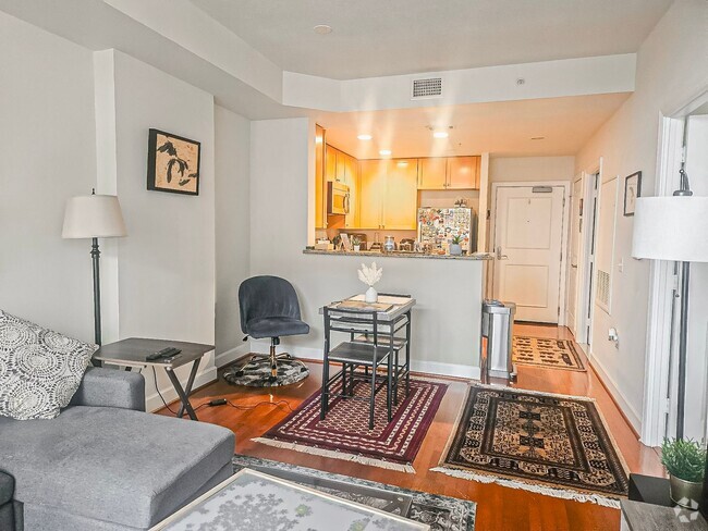 Building Photo - Modern and Sun-filled 1 Bed 1 Bath Condo I...
