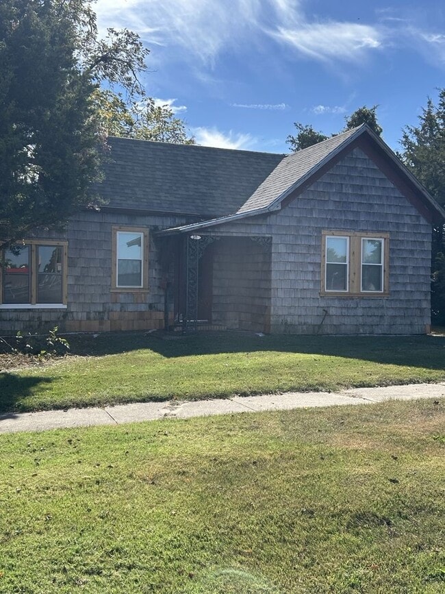 Building Photo - CHECK OUT THIS GARAGE!!!!! COMING SOON!  2...