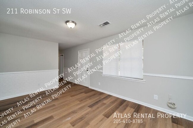 Photo - 211 Robinson St SW