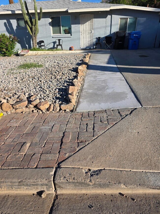 Photo - 1320 W Sahuaro Dr