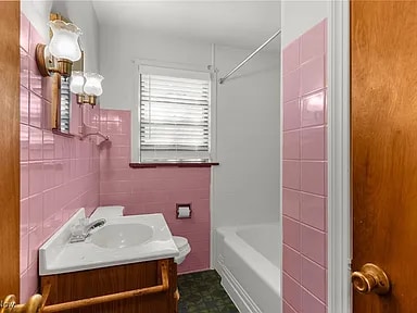 Photo - 566 Sunshine Ave