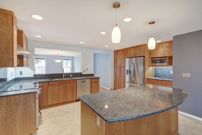 Photo - Kirkland Rambler with Amazing Back Yard!