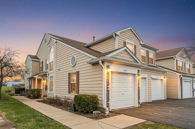 Building Photo - 691 W Streamwood Blvd