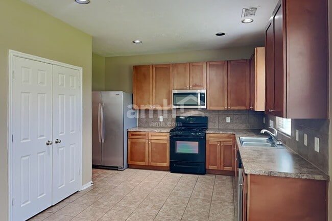 Photo - 1927 Makenna Ln