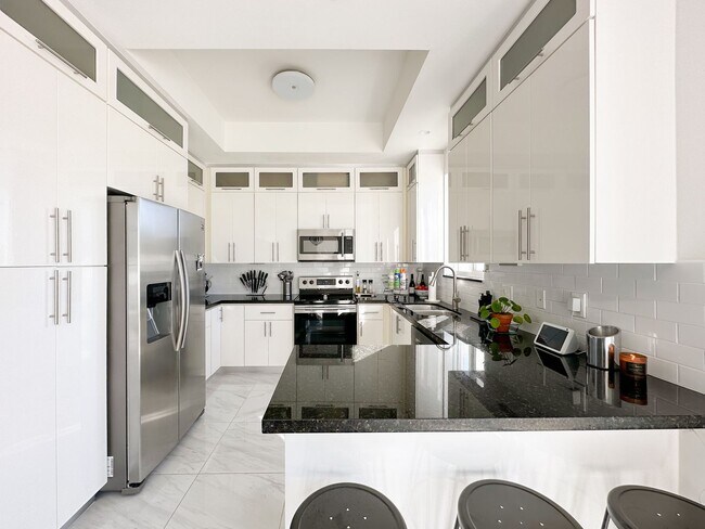 Building Photo - 3900 SW 69th Ave Rental