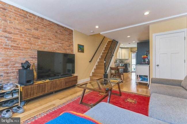 Photo - 2035 Mountain St