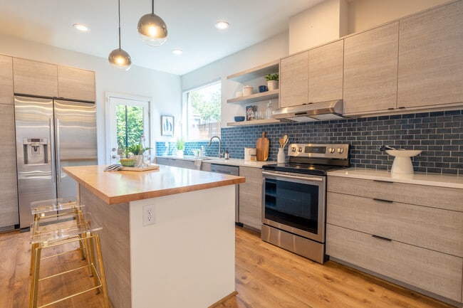 Photo - 424 26th Ave S