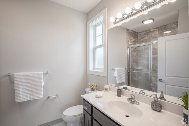 2HAB, 2BA - 980 ft² - Primer cuarto de baño