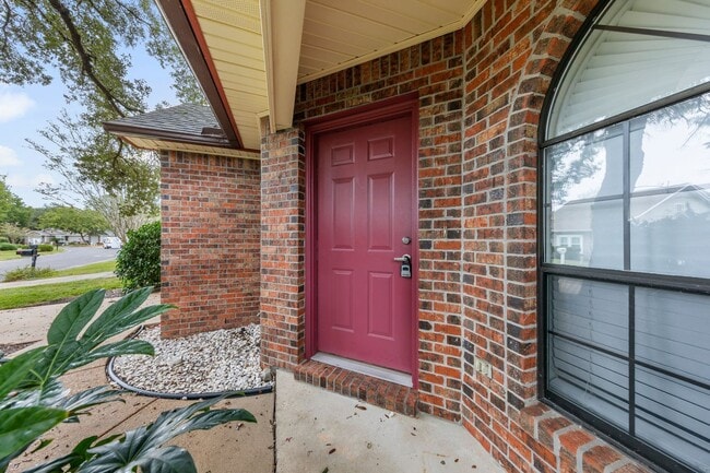 Photo - Charming Home in Parkwood Circle!