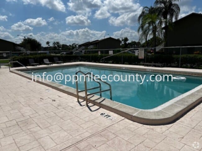 Building Photo - Convenient Location in North Fort Myers Rental