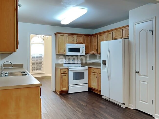 Photo - 7209 Sir William Dr