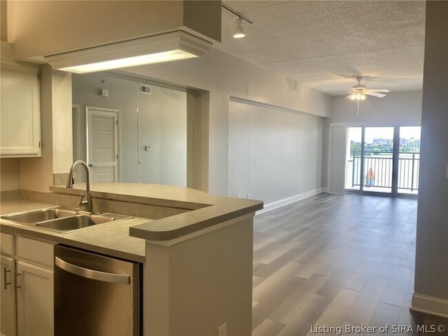 1 Riverpointe Plaza