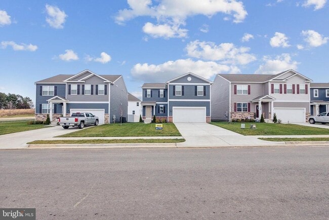 Photo - 103 Woodford Dr House