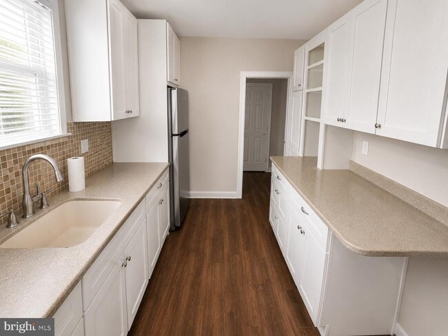 Photo - 3180 Tilton St
