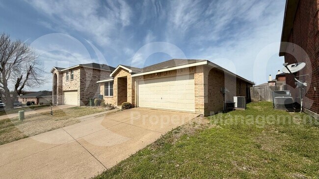 Photo - 603 Ambarella St