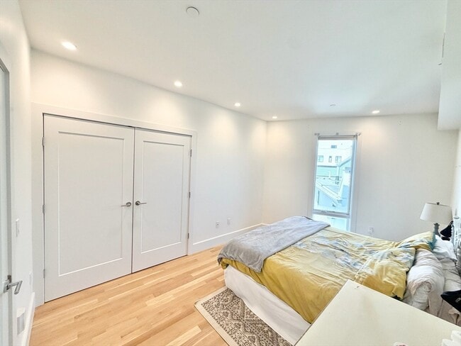 Photo - 283 Old Colony Ave Unit 3