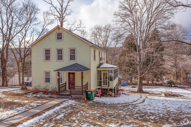 Building Photo - 245 Peekskill Hollow Rd Unit 2nd floor Rental