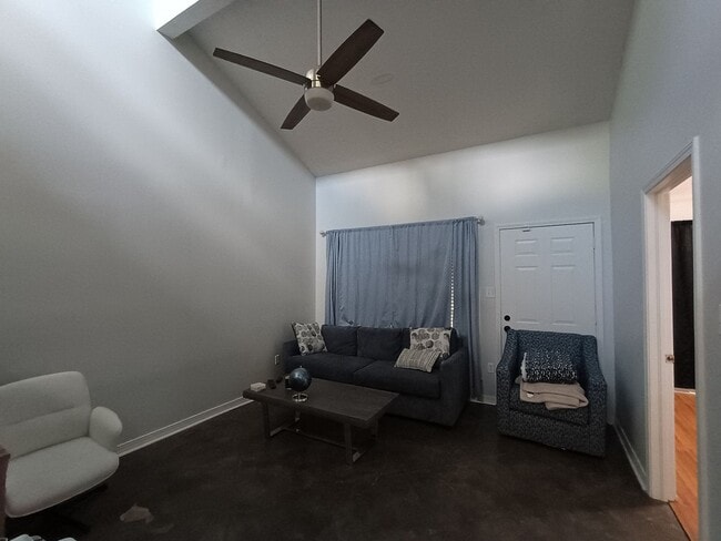 Photo - LSU Convenience
