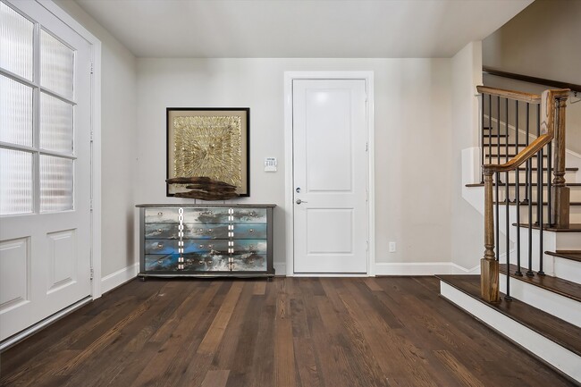 Photo - 2016 Covent Garden Station