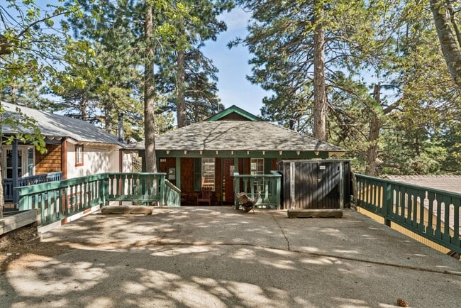 Building Photo - 1219 Scenic Way