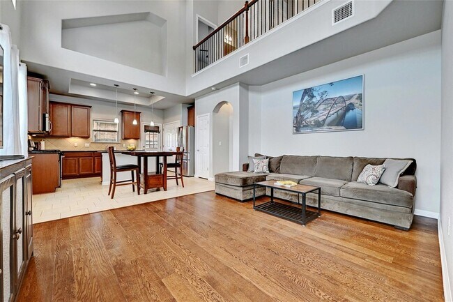 Photo - 912 Sleepy Dell Ln