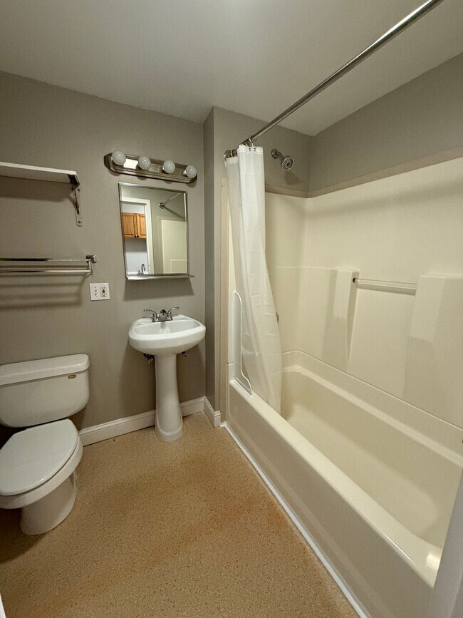 Photo - 312 Shirley St Unidad 208