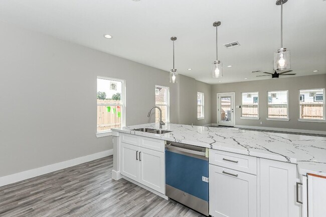 Photo - 3547 Dreyfus St