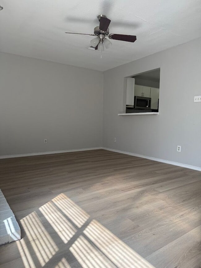 Photo - River Crossing - 2BD Townhome - Two Story - Near Downtown - Full Laundry - Small Yard - Reserved ...