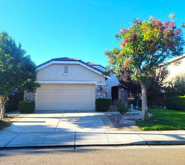 Photo - 2162 Golden Gate Dr House