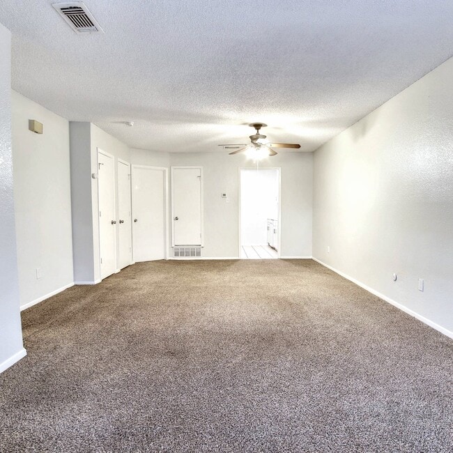 2BR/1.0BA Single Family - Arlington