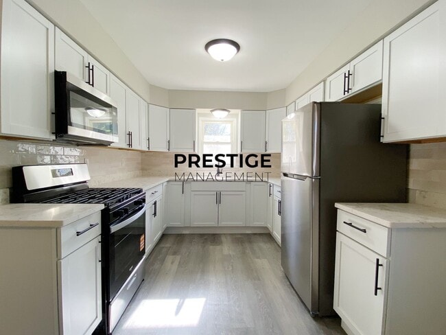 Photo - Large 3 Bedroom Home In Gary